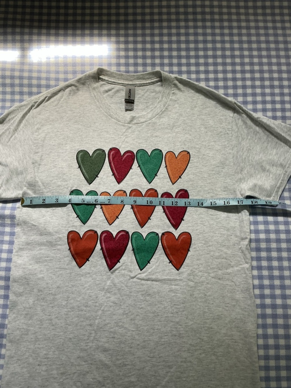 Gildan Tee with Heart Designs, Size Small